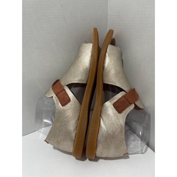 Born Women's Ivey Flat Sandals size 8 Light Gold Panna Cotta Metallic open toes - Picture 4 of 6